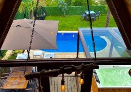 Mavera Bungalov Oval Havuzlu ve Jakuzili